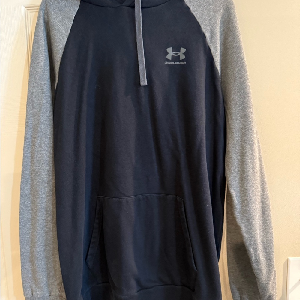 Under Armour Gray Hoodie for Athletic Comfort